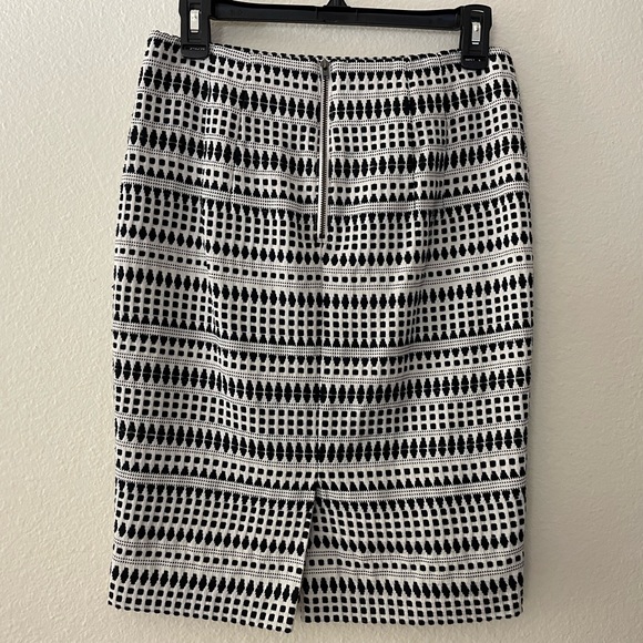 *NWT* LOFT Jacquard Pencil Skirt, Black & White Geometric Print - Picture 6 of 16